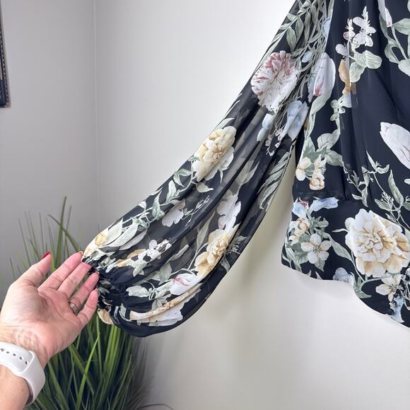 ASTR The Label Long Sleeve Cropped Deep V-Neck Floral Sheer Top Medium‎ Cottage - Picture 3 of 9